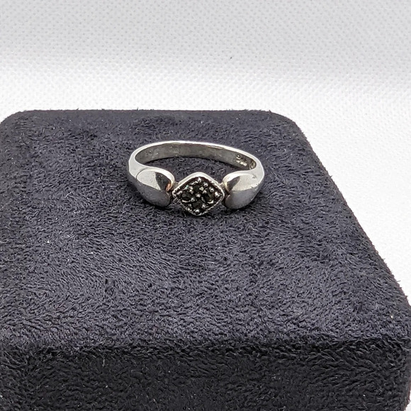 Heart marqasite ring - Picture 2 of 5